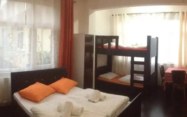 Rengarenk Hostel & Pension