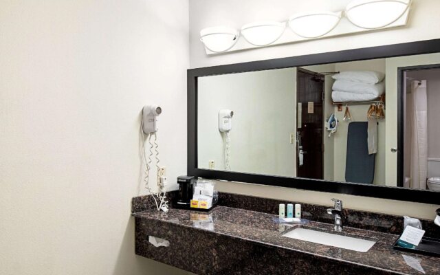 La Quinta Inn Milwaukee Northwest
