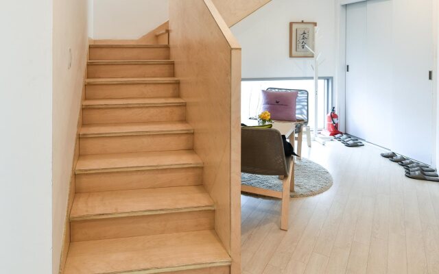 Runway Guesthouse - Hostel