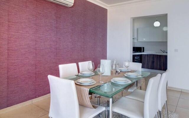 Seaview 3BR Apart inc Pool, Fort Cambridge Sliema