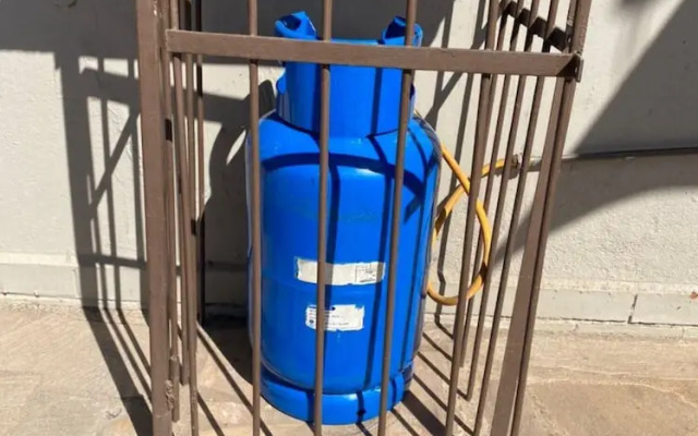 Luxurious 3 bed House Modern Open Plan- Borehole - 2046