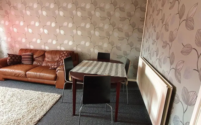 17 Spring Close Service Apartment