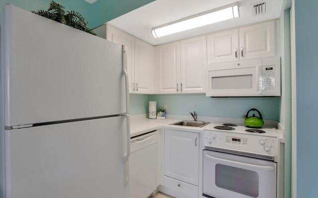 Breezy Condo With Deluxe Pool and Private Beach Access