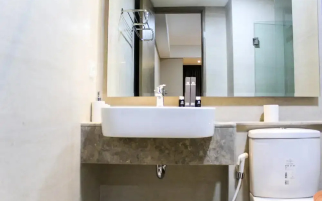 Best View 1BR Apartment at Gold Coast PIK By Travelio