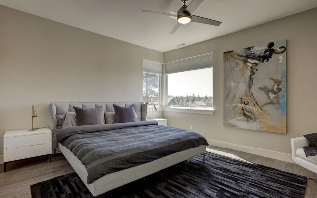 Ruby Peak   *30 Day Minimum 4 Bedroom Home by RedAwning