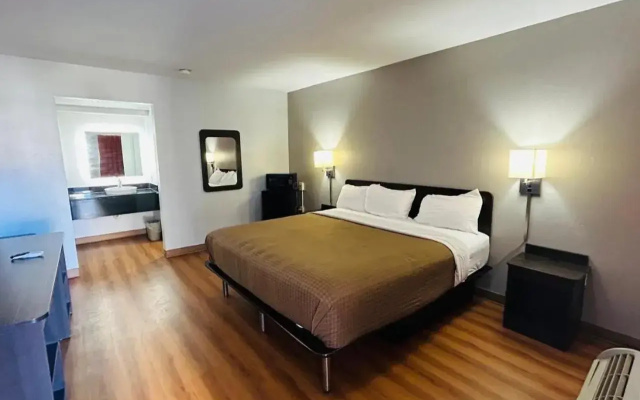 Super 7 Inn Tupelo