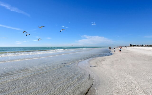 Jamaica Royale - 012 - 2 Br Condo