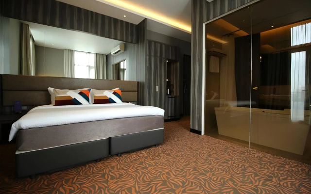 Aqueen Hotel Paya Lebar
