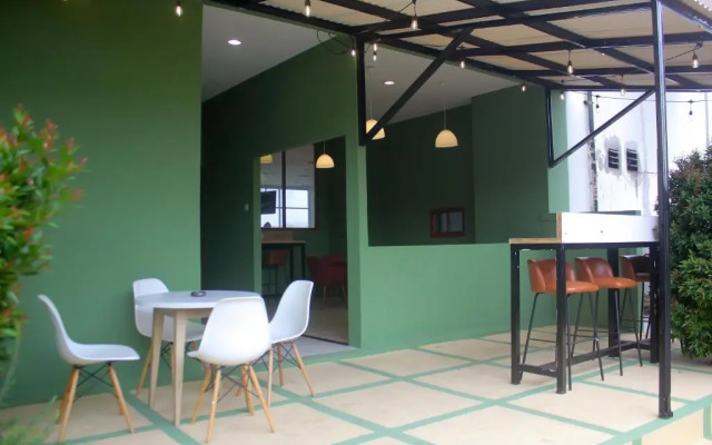 Urban Express HomTel Serpong