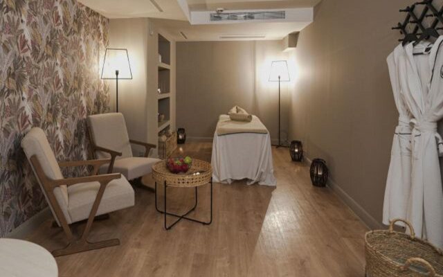 Casual Kubic Athens Hotel