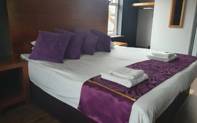 Bennetts Hotel
