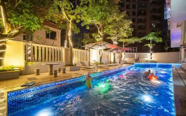 Lux Cabins Brilliant Villa Hotel (Dongshan Jinluwan Seaside Plaza)