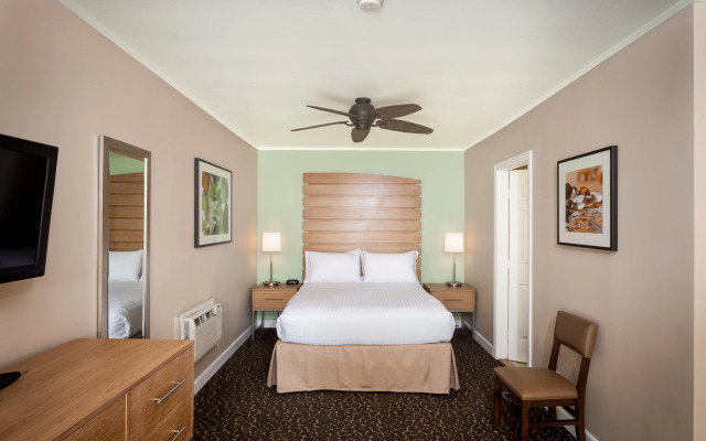 Holiday Inn Express & Suites La Jolla – Windansea Beach by IHG