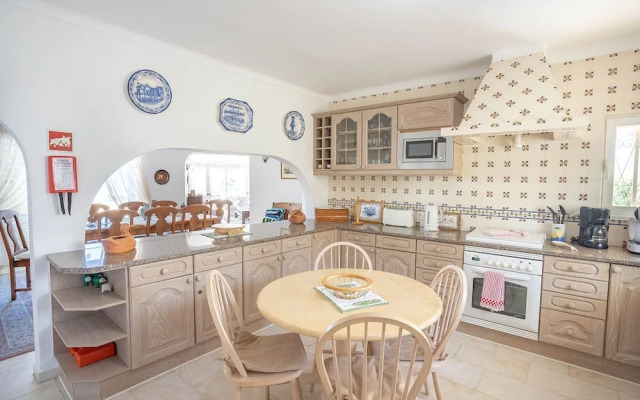 Silver Beautiful 4 Bedroom Vila Just Steps TO TH