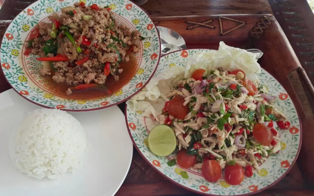 Baan Tung Boon Lom