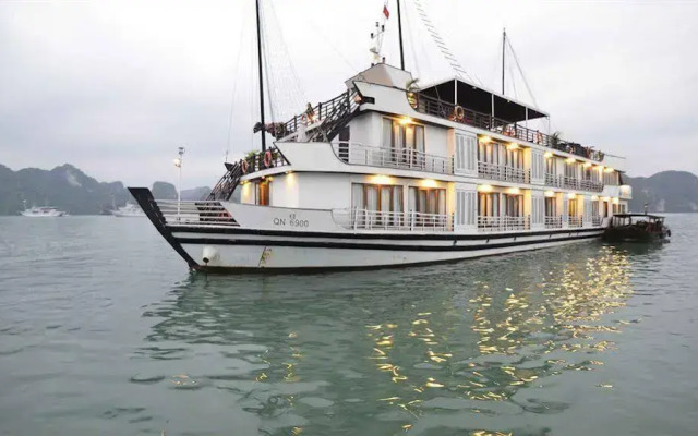 Pelican Halong Cruise