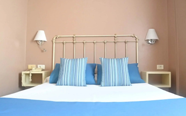 RF Astoria - Only Adults