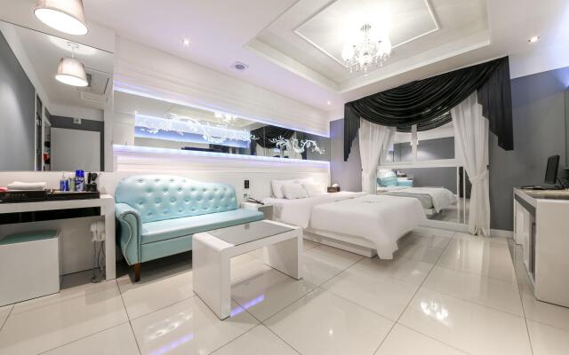 Dom Hotel