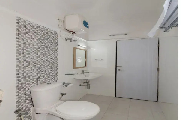 OYO 8818 Coral Residency Newtown