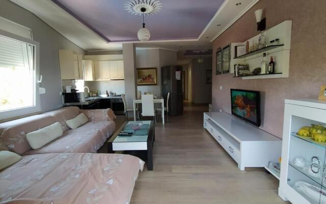 Mia's Sea View Apartment