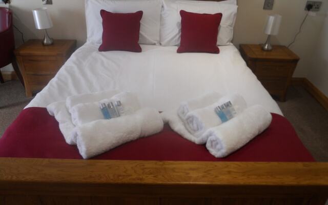 Riverside Caravan & Camping Park
