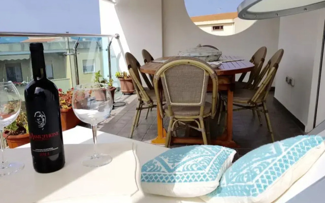 Oltremare apartment with large veranda for 6 people