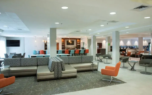 Holiday Inn Hotel & Suites Raleigh-Cary I-40 @Walnut St