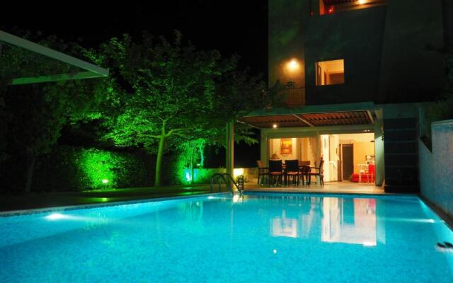 Deluxe 3BD Pool Villa in Chrousso beach Paliouri