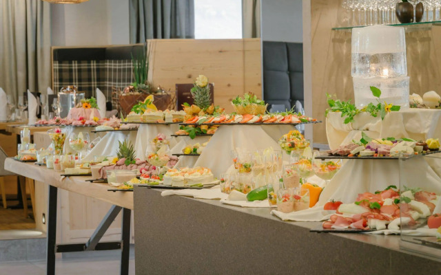 Hotel Alpendorf