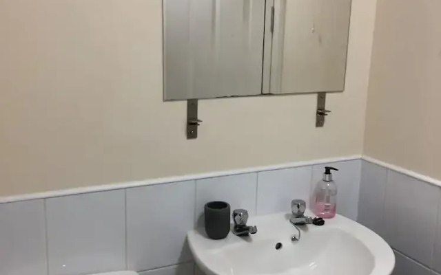8 Varis Apartments