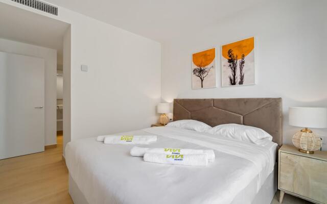 Levi in Fuengirola with 2 bedrooms and 2 bathrooms