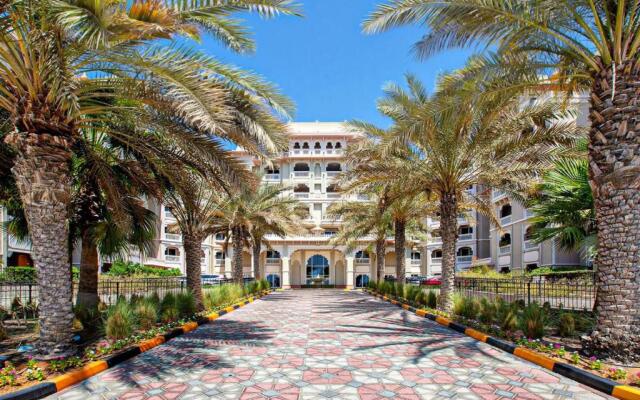 TAJ 5* Palm Jumeirah apartment with beach access