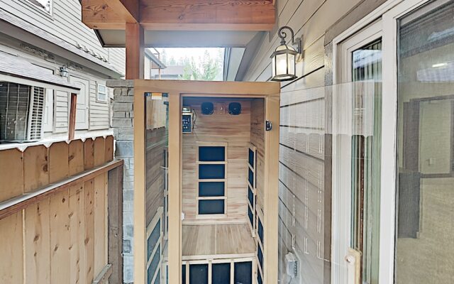 3987mant 3 Bedroom Condo