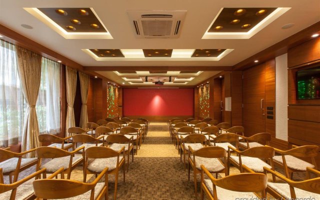 Hotel Cosmopolitan Ahmedabad