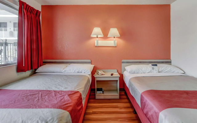 Motel 6 Medford, OR