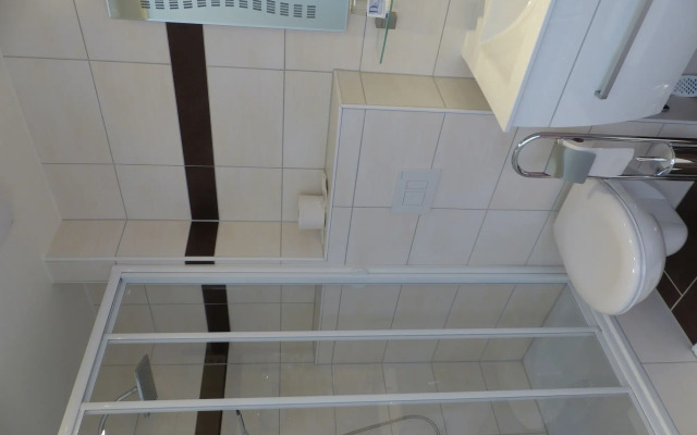 City Hotel by Celina