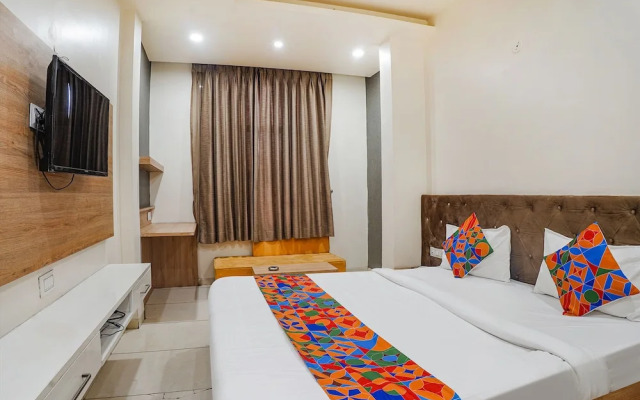 Fabhotel Om Palace
