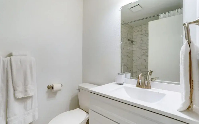 Beautiful Kenmore Retreat Near Marina & Beach!