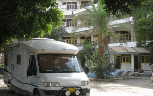 Rezeiky Hotel And Camp Luxor