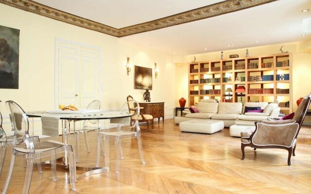 Invalides - Musee d'Orsay Apartment