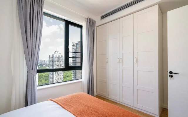 Tyms 4BR 2BA Apt Novel Garden