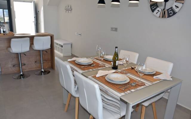 Luxury Apartment on the Beach with Pool 6