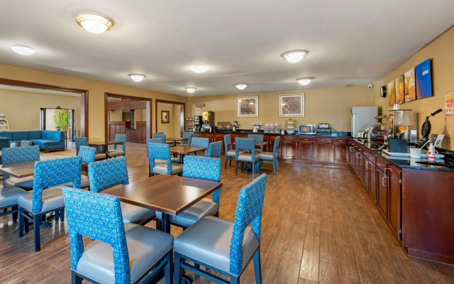 Comfort Inn & Suites Cincinnati Eastgate