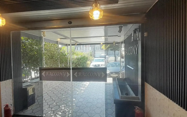 Balcony Hotel & Suites