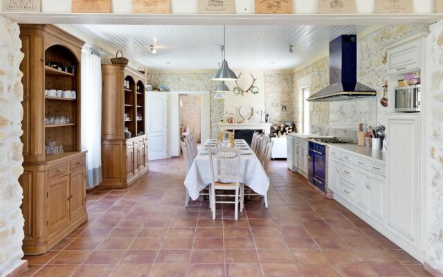 Villa With 5 Bedrooms in Saint-germain-d'esteuil, With Private Pool, E