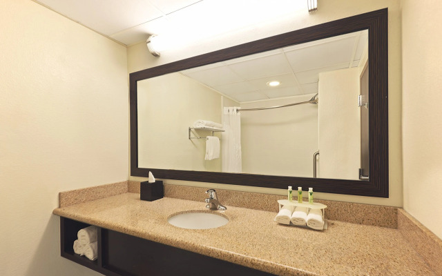 Holiday Inn Express Hotel & Suites Colby