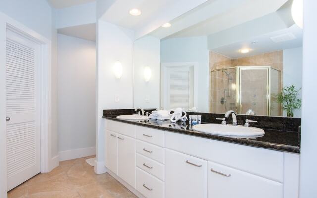 Crc0711 3 Bedroom Condo