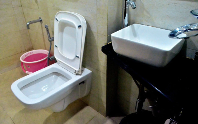 OYO 12043 Hotel Crystal Crown