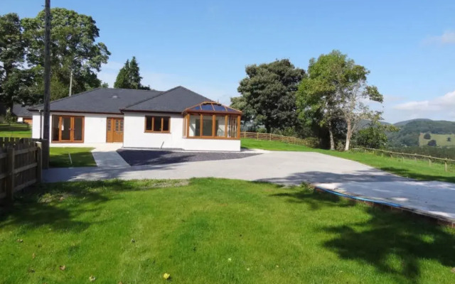 Bwthyn Rhos Gwaliau