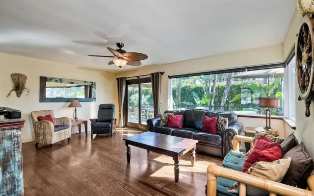 5285 Shore Drive